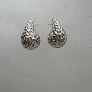 Pendientes boton martelado de plata rodiados en oro blanco