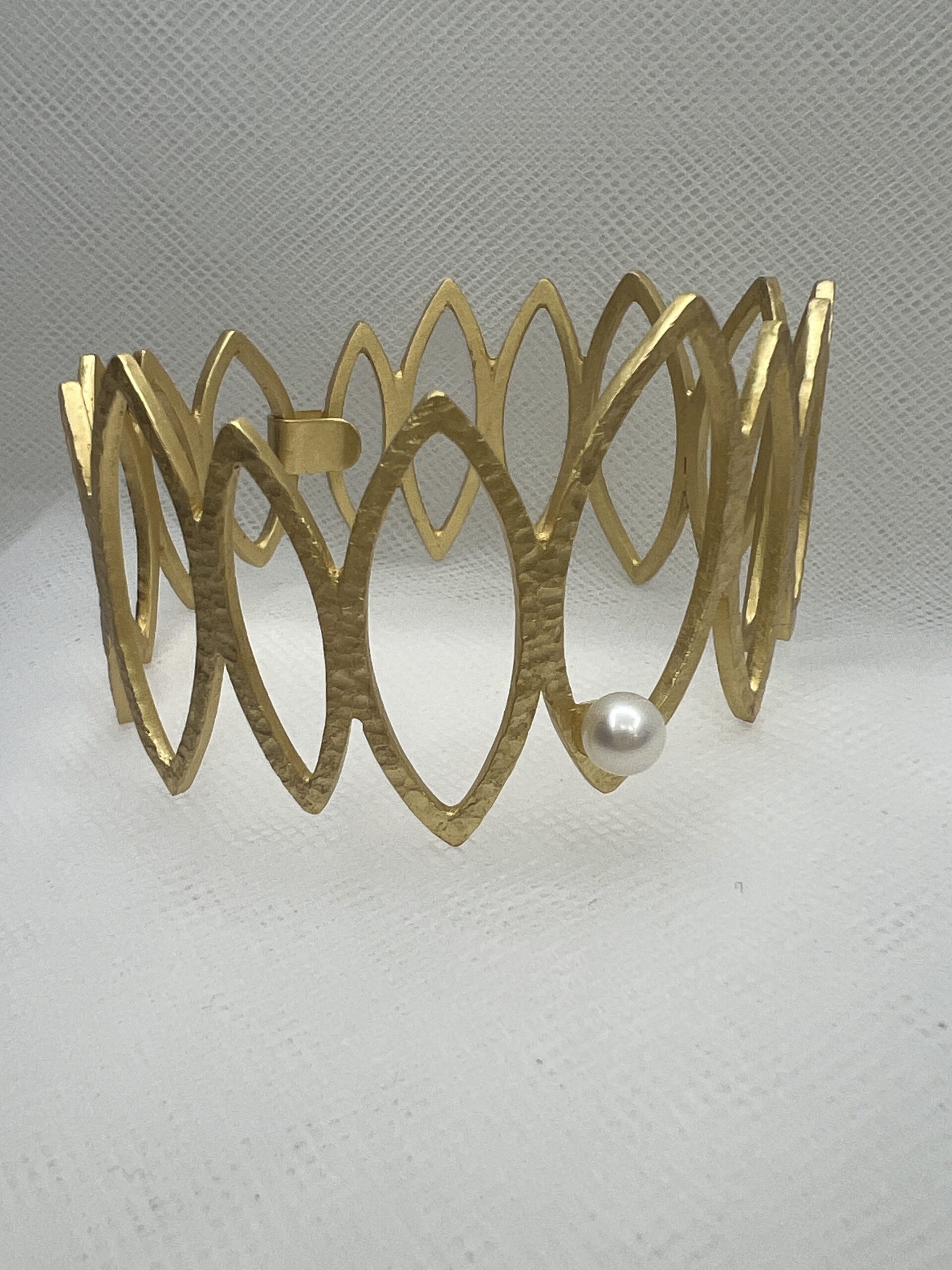 Esclava de plata chapada con perla