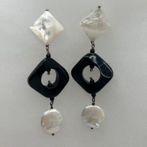 Pendientes largos de plata con perla madreperla y onix