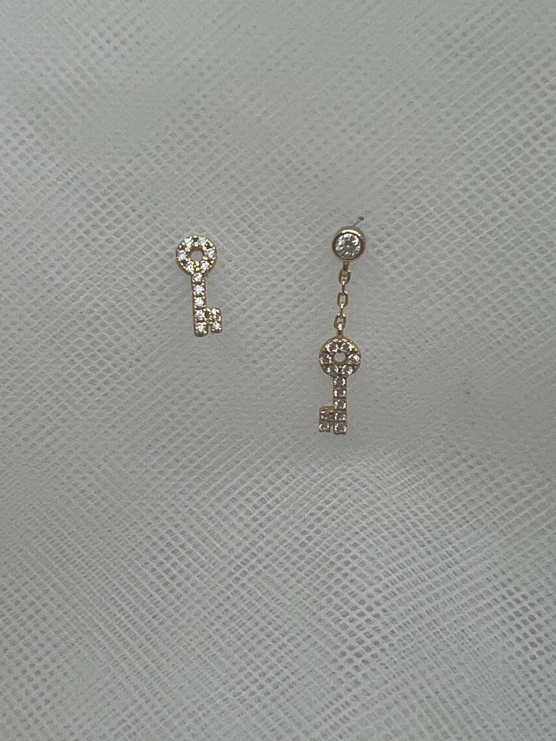 Pendientes de plata chapada en oro amarillo con circonitas