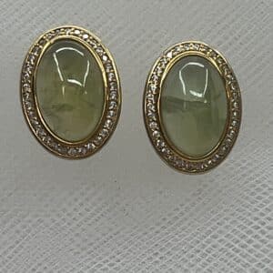 Pendientes de plata chapados en oro amarillo de boton con piedra natural