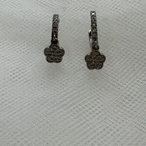 Pendientes aros de plata rodiados en oro blanco de circonitas con colgantes de flores