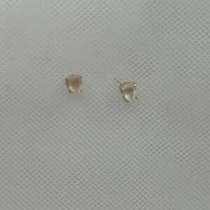 Pendientes de plata chapados en oro amarillo con cuarzo rosa