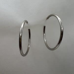 Pendientes aros de plata rodiada en oro blanco