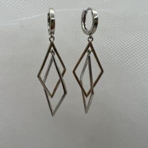 Pendientes de plata rodiados en oro blanco aros con cogantes con forma de rombo