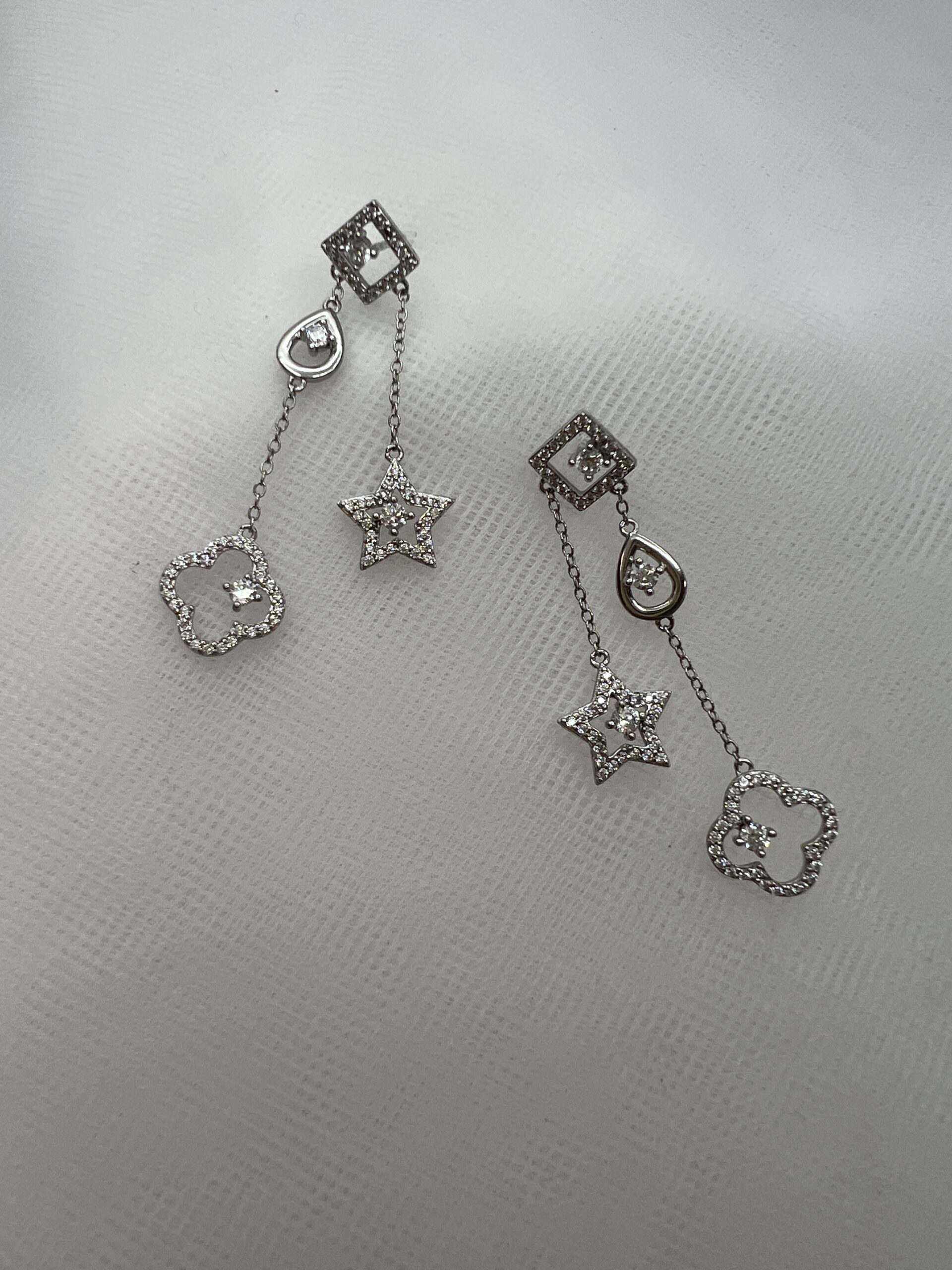 Pendientes de plata de plata rodiados en oro blanco colgantes de cadenas con circonitas