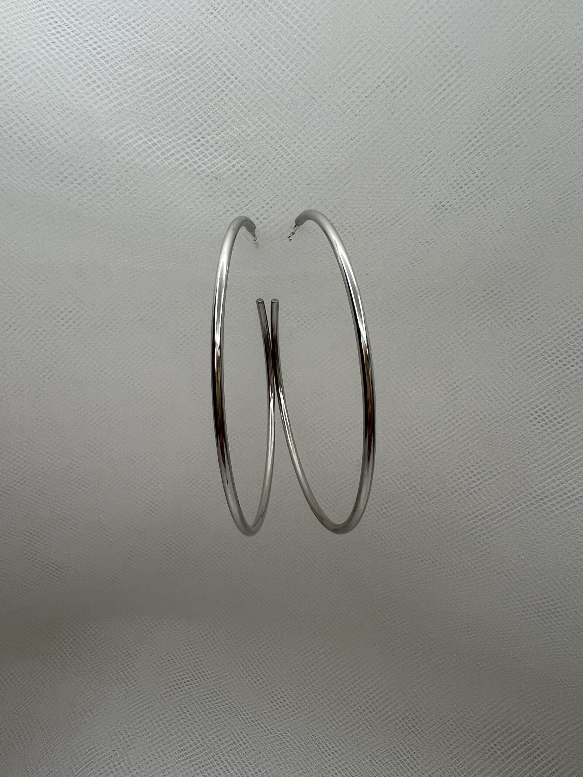 Pendientes aros de plata rodiados en oro blanco