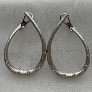 Pendientes de plata rodiados en oro blanco matizados con circonitas