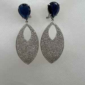 Pendientes de plata rodiados en oro blanco boton de piedra azul con gota de pave de circonitas