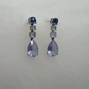 Pendientes de plata rodiados en oro blanco de circonitas azules