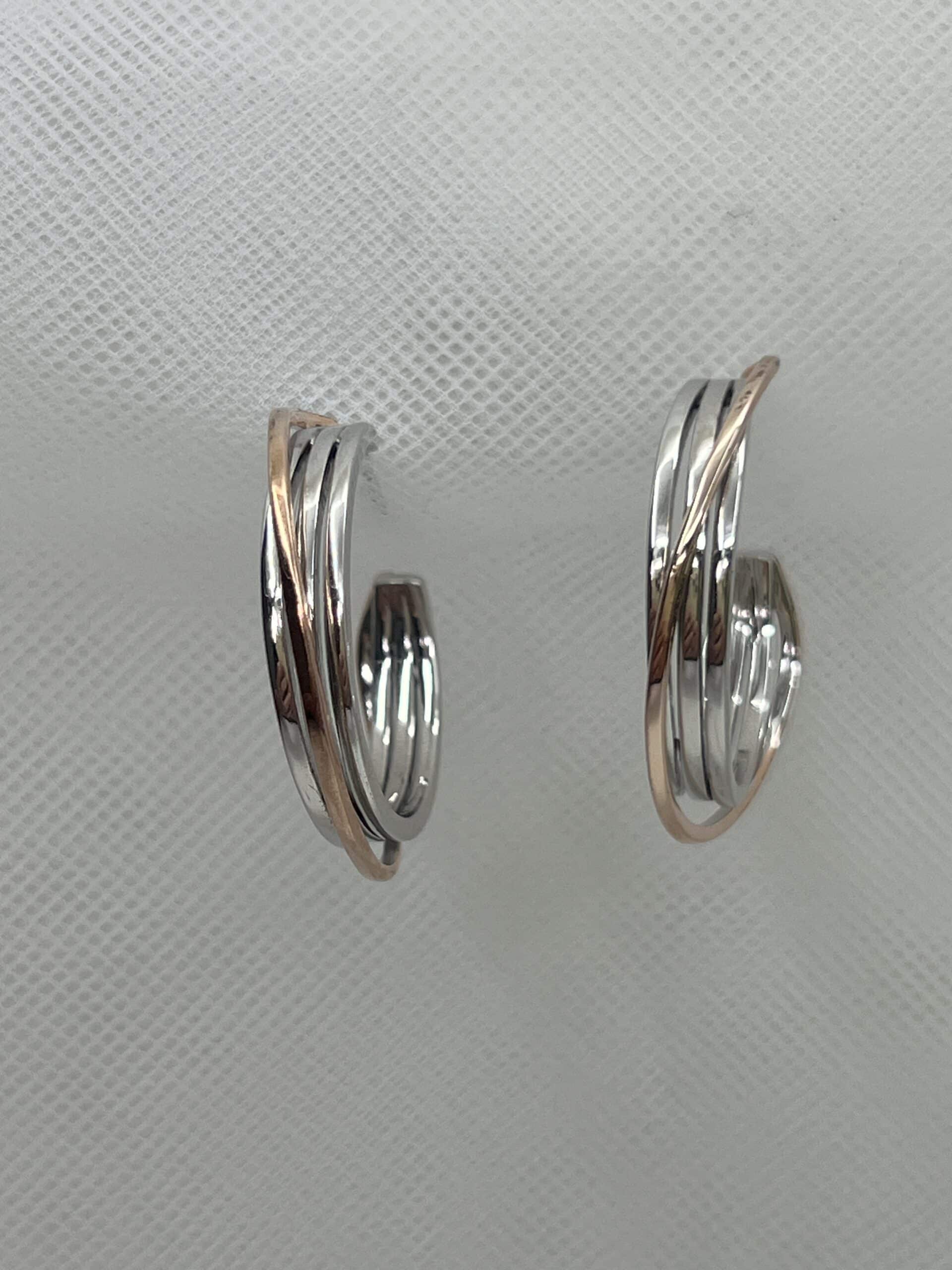 Pendientes de aro entrelazados rodiados en oro blanco y oro rosa