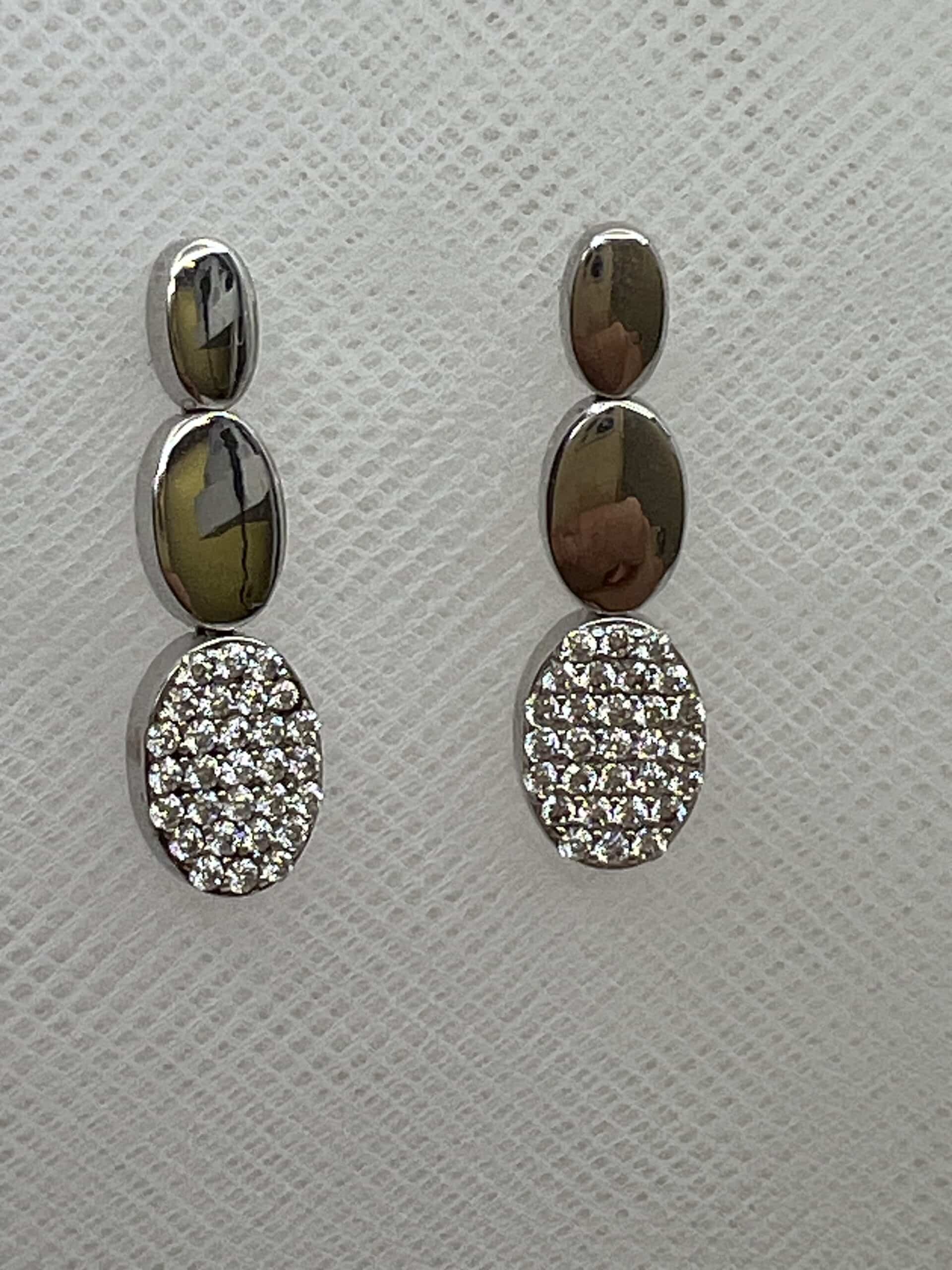 Pendientes de plata rodiados en oro blanco de ovalos con circonitas