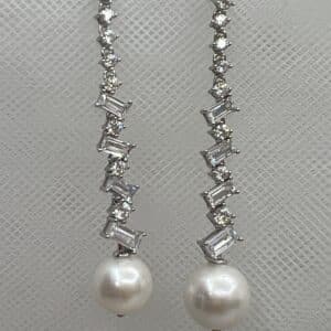 Pendientes de plata rodiados en oro blanco tiras de circonitas con perla natural