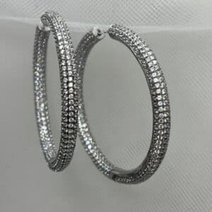 Pendientes de aro con pavé de circonitas rodiados en oro blanco