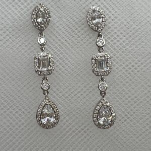 Pendientes largos de art deco de circonitas rodiados en oro blanco