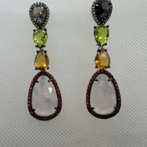 Pendientes  de plata rodiados en oro blanco con circonitas de colores y cuarzo rosa