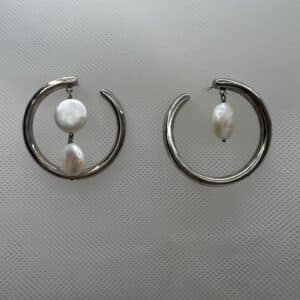 Pendientes aro con perlas naturales rodiados en oro blanco