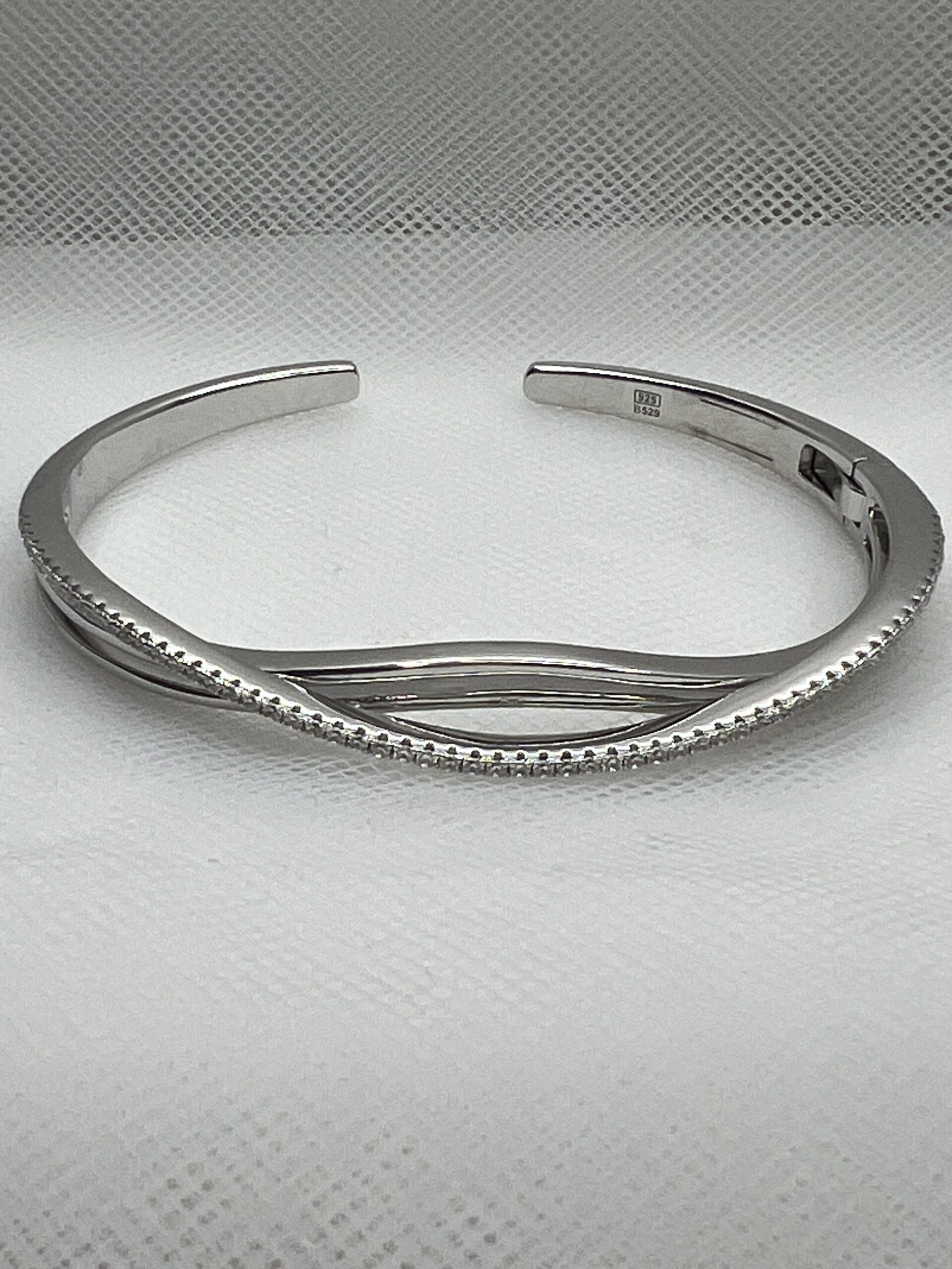 Esclava con circonitas rodiada en oro blanco