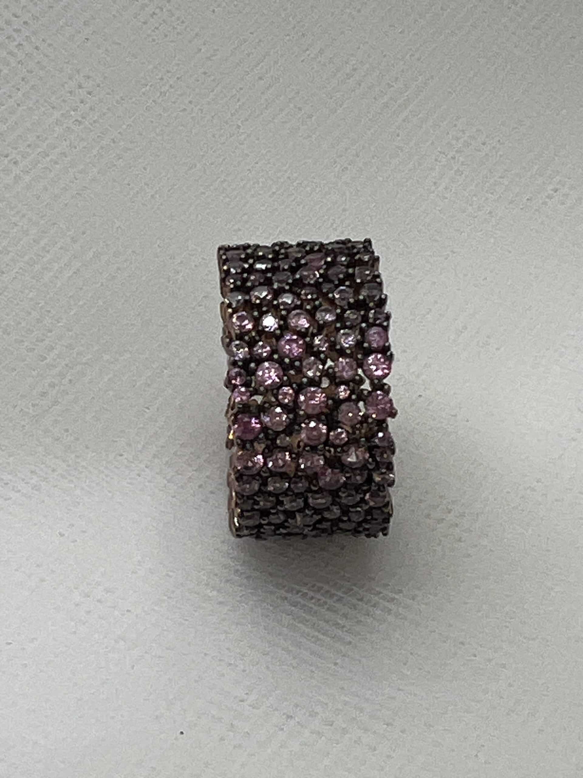 Anillo de plata rodiado en oro rosa con pave de circonitas lilas