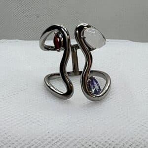 Anillo de plata rodiado en oro blanco con piedras naturales y circonitas