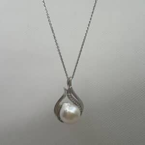 Collar de plata con colgante de perla natural