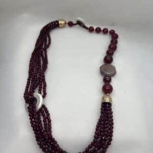 Collar de ágatas con rubí natural