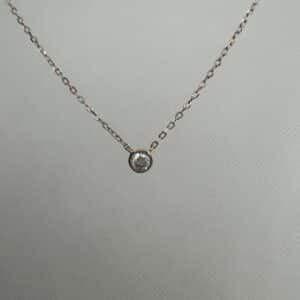 Collar de plata chapada en oro rosa con circonita