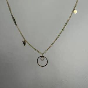 Collar de plata chapada en oro con colgantes