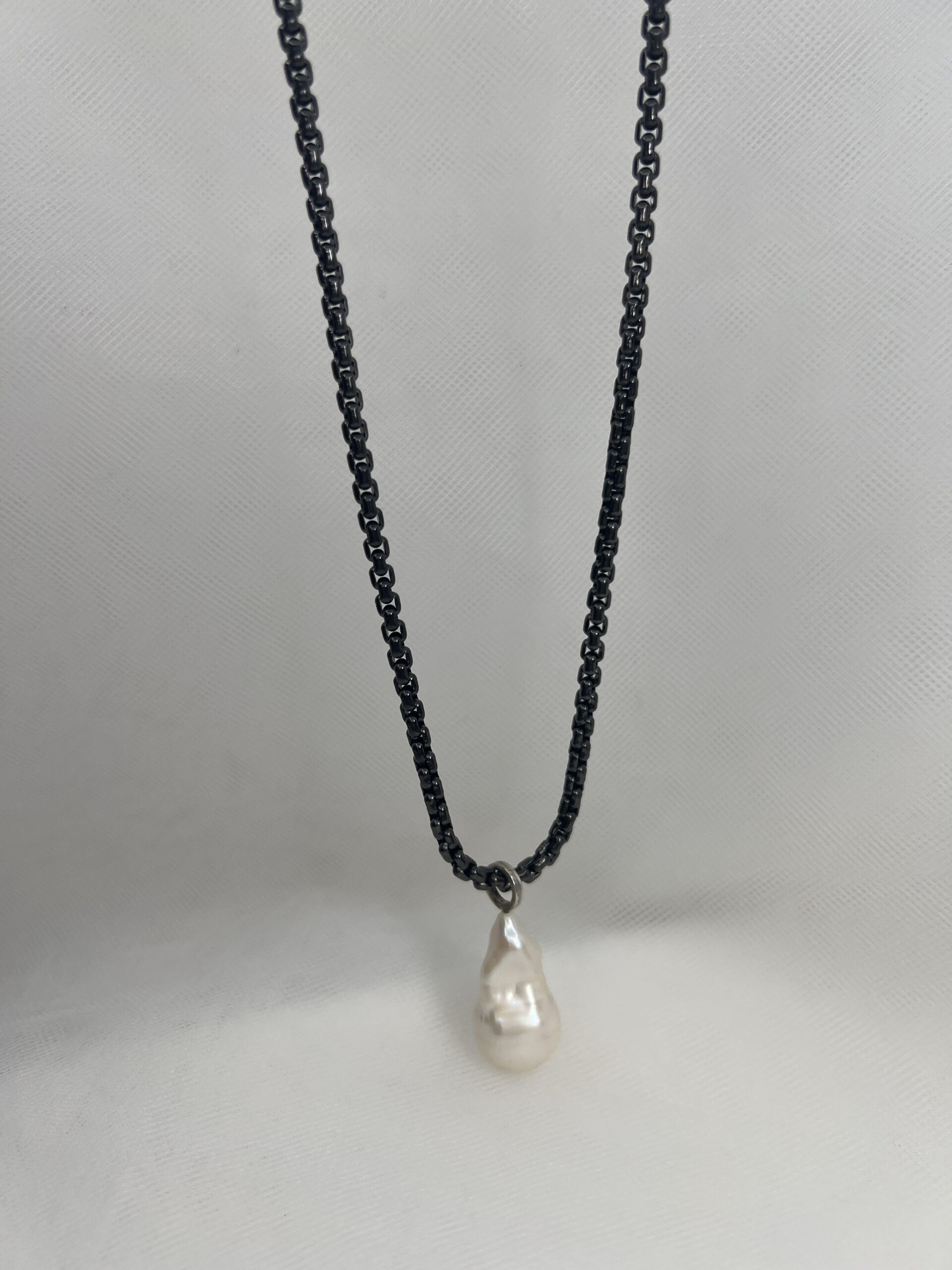 Cadena de bronce chapada con rodio negro