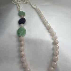 Collar de perlas agatas y cuarzo rosa.