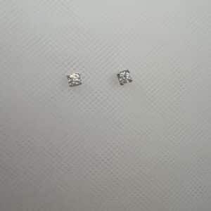 Pendientes de oro blanco con brillante