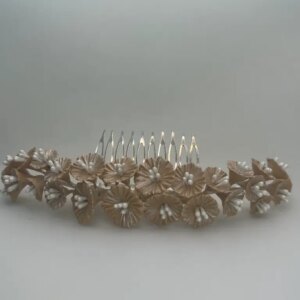 Tocado de flores de porcelana de color salmon