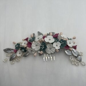 Tocado de flores de porcelana y perlas