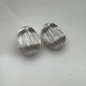 Pendientes boton matizado rodiado en oro blanco