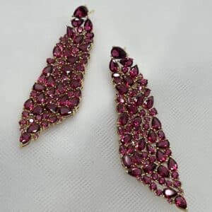 Pendientes cascada de circonitas rojas