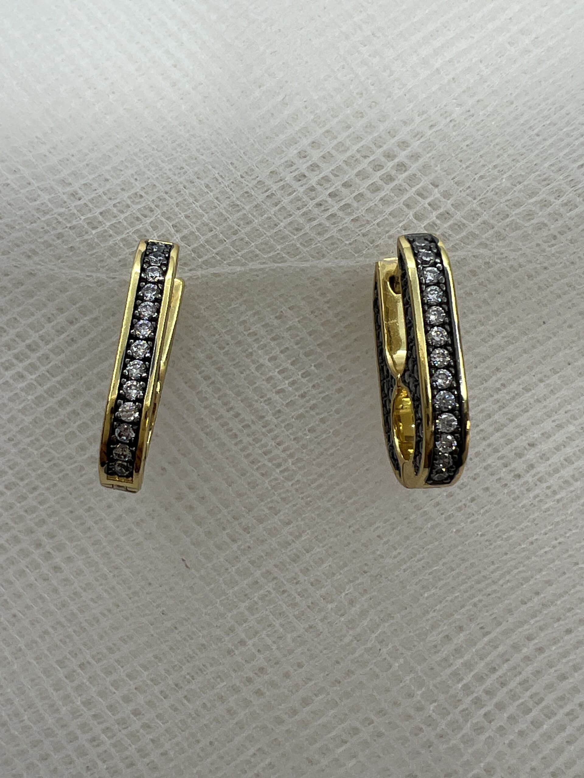 Pendientes de plata chapados en oro amarillo con circonitas