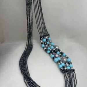 Collar de hematites con perlas naturales y turquesas reconstituidas.