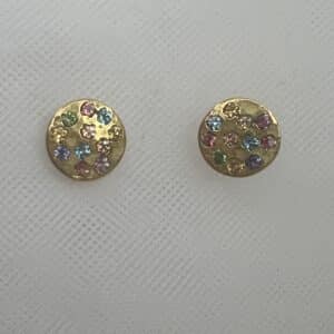 Pendientes de oro amarillo matizado con zafiros de colores.