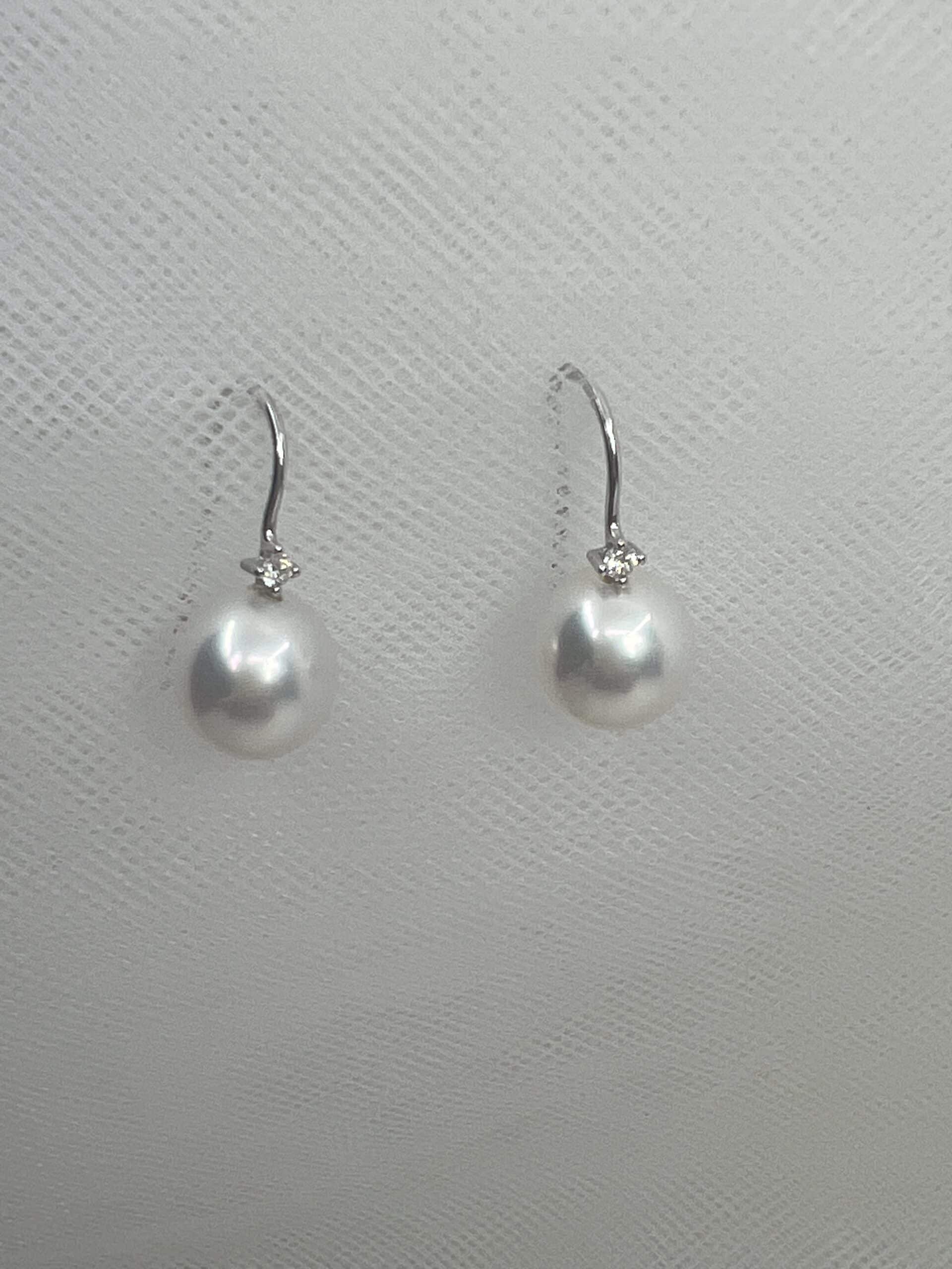 Pendientes de oro blanco con perlas australianas y brillantes