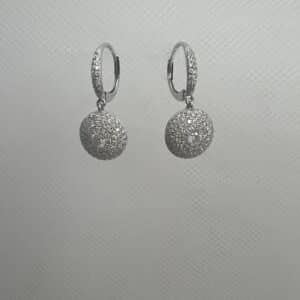 Pendientes de oro blanco de gancho con cierre catalan pave de brillantes con brillante central