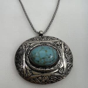 Colgante de plata con turquesa.