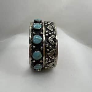 Esclava de plata envejecida con turquesas.