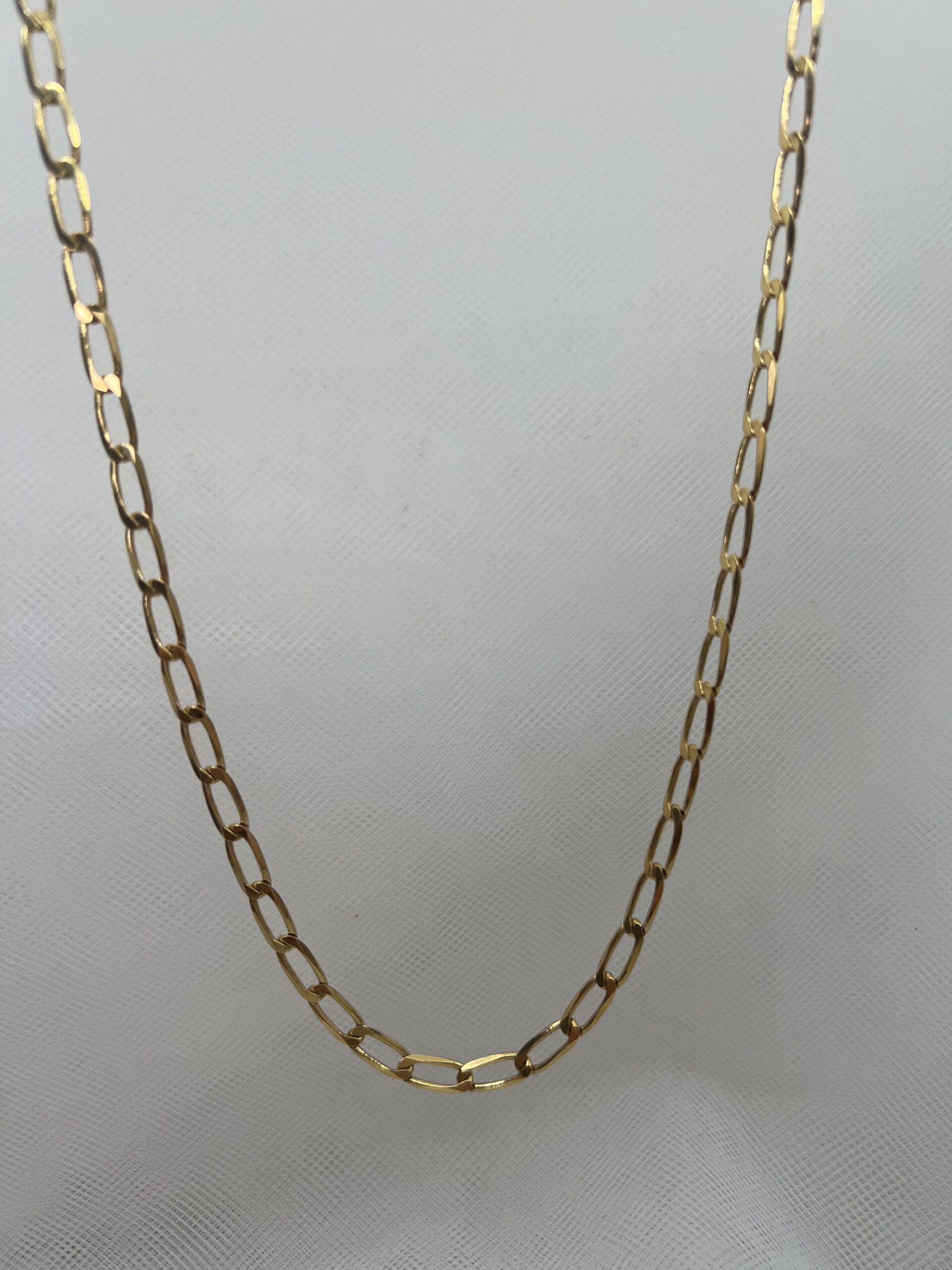 Cadena de oro amarillo maciza de eslabones.