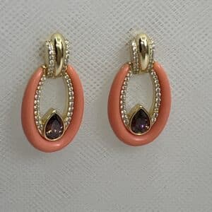 Pendientes de plata chapados en oro amarillo con pasta de coral circonita granate y circonitas blancas.