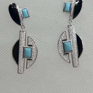 Pendientes de plata rodiados en oro blanco de esmalte negro circonitas y turquesa reconstituida.