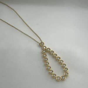 Collar de plata chapado en oro amrarillo cadena con colgante en forma de gota de chatones con circonitas.