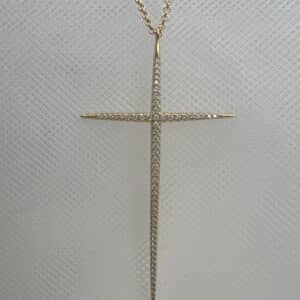 Collar de plata chapado en oro amarillo  cruz con circonitas engastadas.