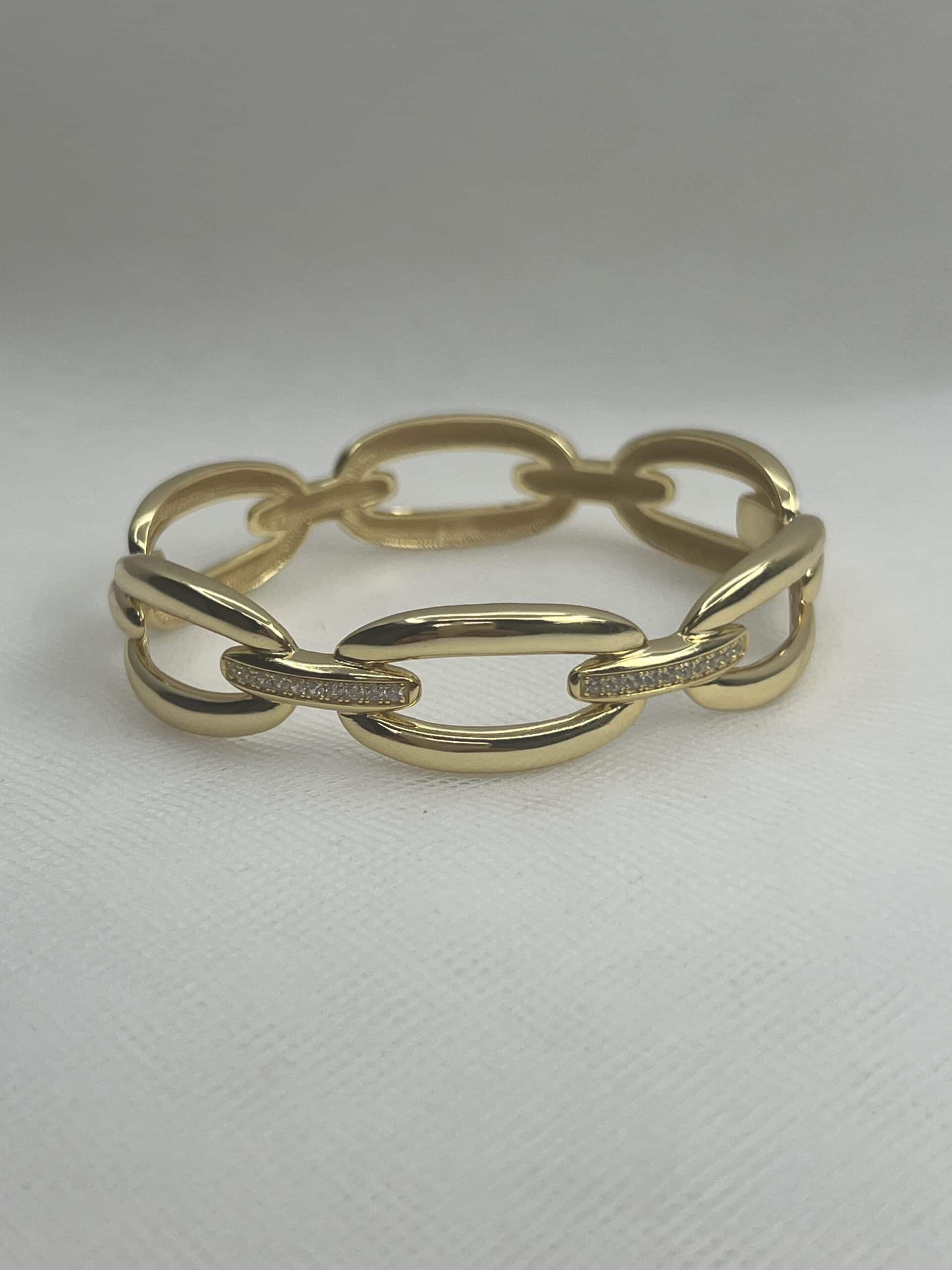 Esclava de plata chapada en oro amarillo eslabones unidos con tira engastada de circonitas.