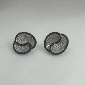 Pendientes de plata rodiados en oro blanco con circonitas blancas y marquesitas negras.
