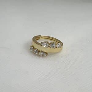 Anillo de plata chapado en oro amarillo con circonitas.